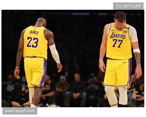 詹姆斯领衔湖人逆转取胜西部格局再起波澜引热议季后赛形势生变